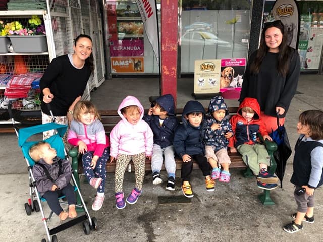 Children from our Glen Eden childcare centre outside the local pet store.