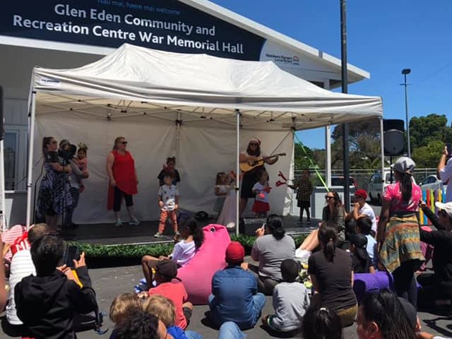 Glen Eden Community Christmas Concert with Our Kids children.